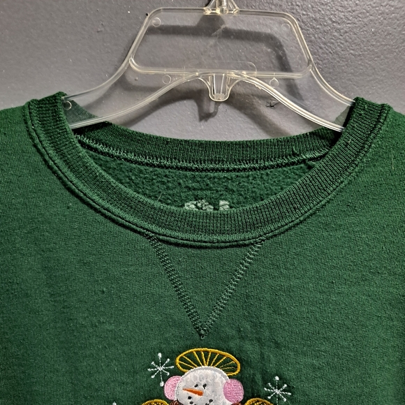 Sweatshirt in dark a green color.crew neck and Angel embroidered snowman… - Picture 9 of 10